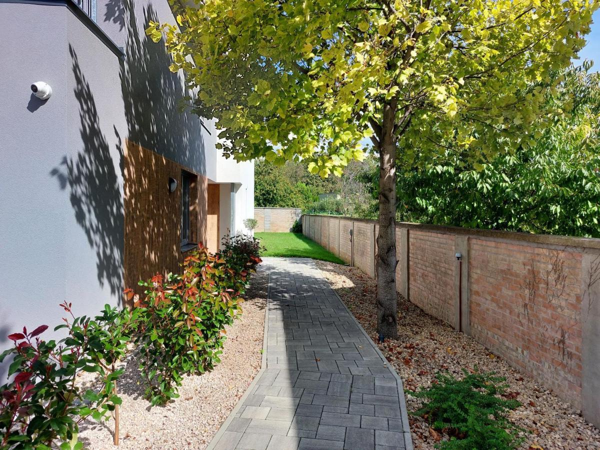 Linden Apartman 107 Glamour (Adults Only) Mosonmagyaróvár Zewnętrze zdjęcie